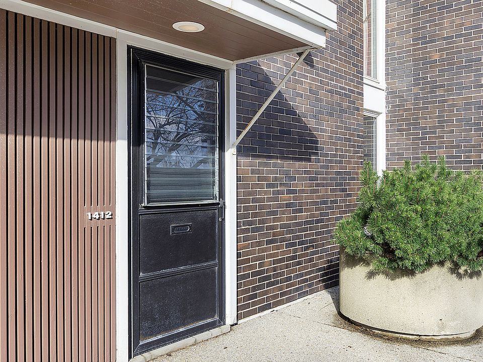 1st image of 1412 N Sandburg Ter