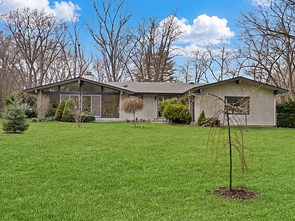 5th image of 180 Crescent Knoll Dr