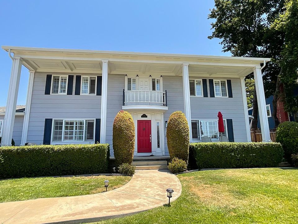 1st image of 334 Crest Dr