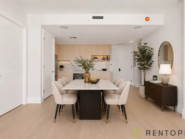 960 Franklin Ave #251 — Photo 3