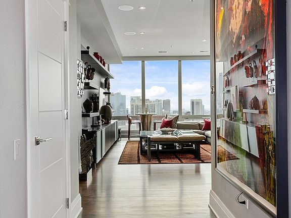 4th image of 500 W Superior St Unit 2403