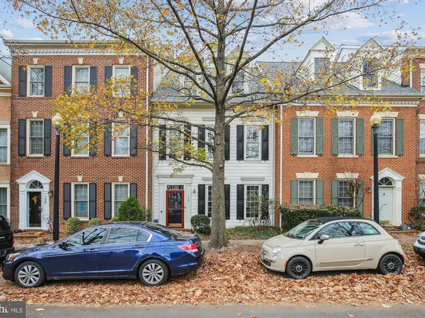 124 Whittier Cir, Falls Church, VA 22046