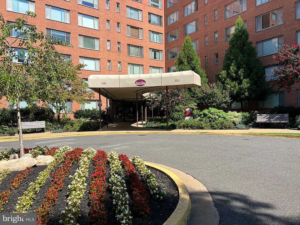 1st image of 1111 N Arlington Blvd #642