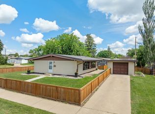 101 28th St SW, Minot, ND 58701