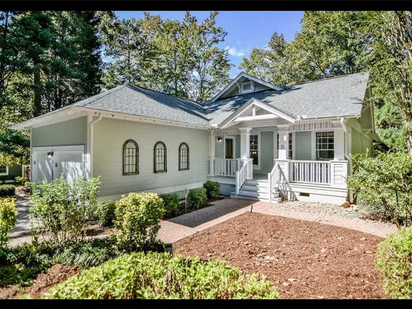6 Lakeside Dr, Salem, SC 29676