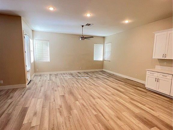 5th image of 10447 Garden Rose Dr