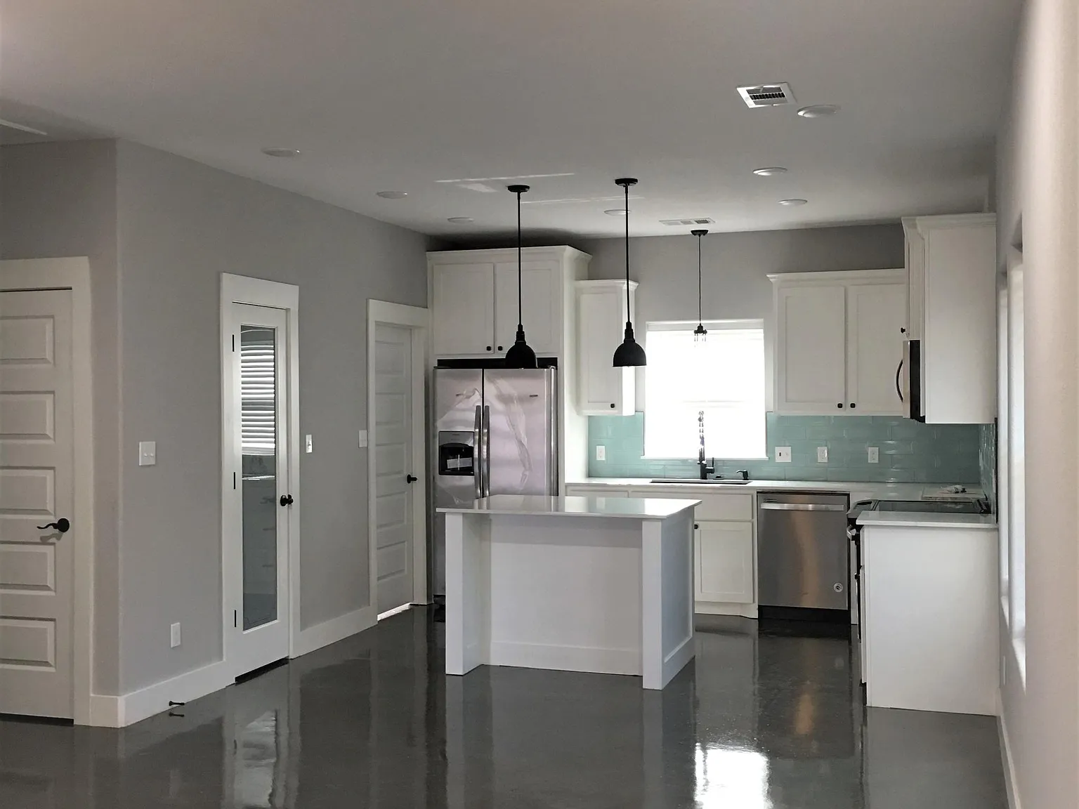 3 bed, 1330 sqft, $1,600 — Photo 3