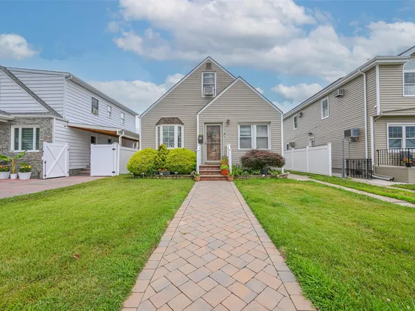 18 Robert Avenue, Elmont, NY 11003