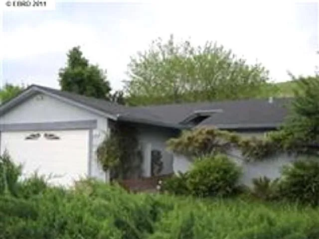 2324 Tompkins Way photo 1