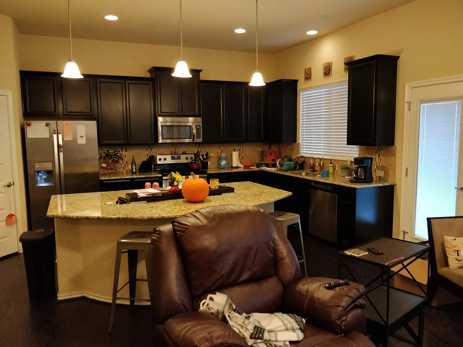 3 bed, 2.5 bath, 1788 sqft, $1,999 — Photo 2