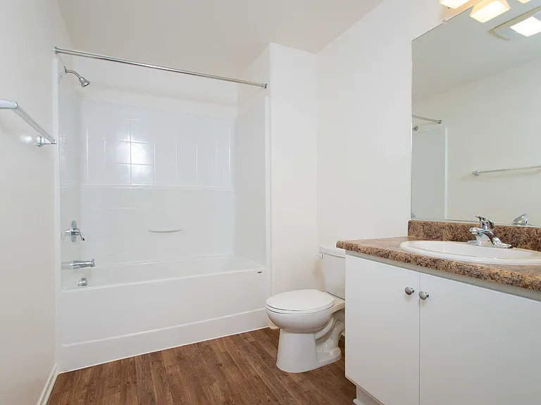 Avila Apartment Homes — Photo 29