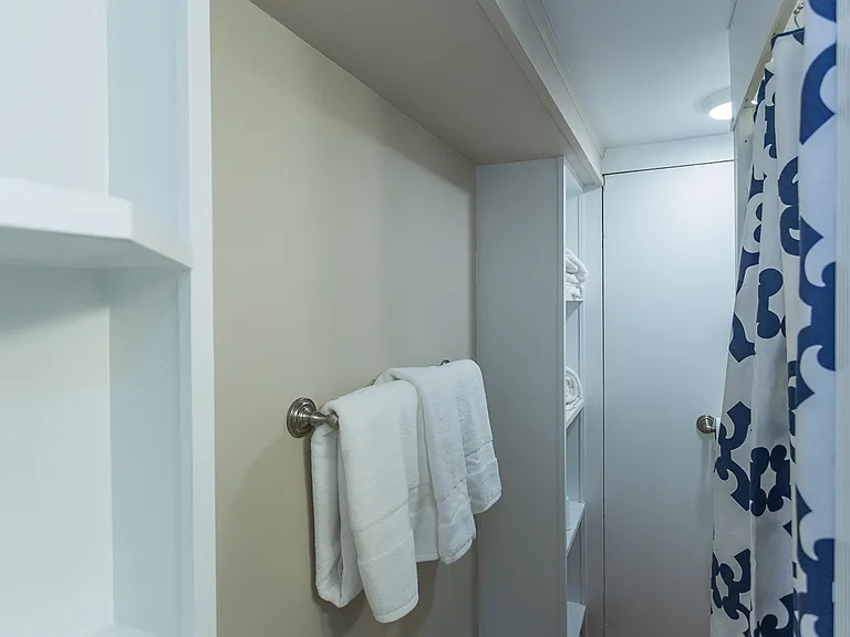 6 King St #1 — Photo 11