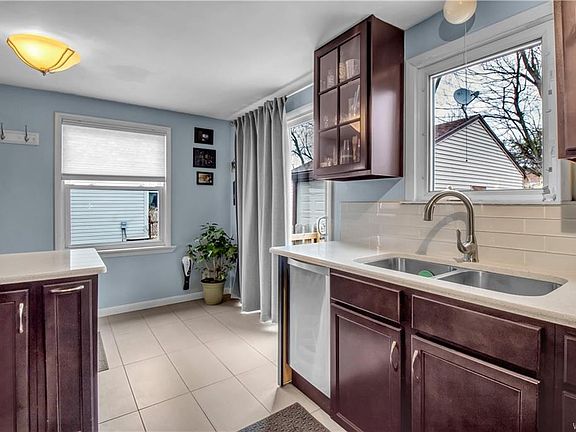 4th image of 221 Somerville Ave
