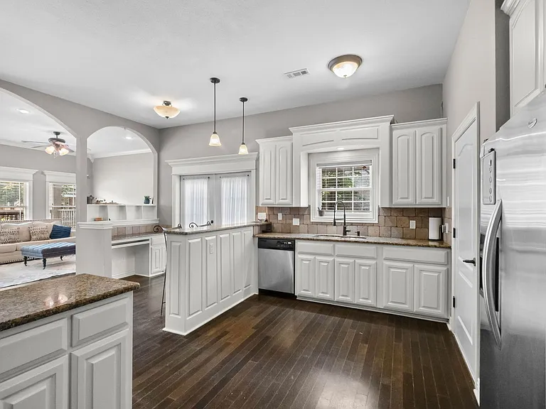 563 N Tennyson Ln — Photo 3