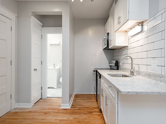 5th image of 3400 University Ave SE #127