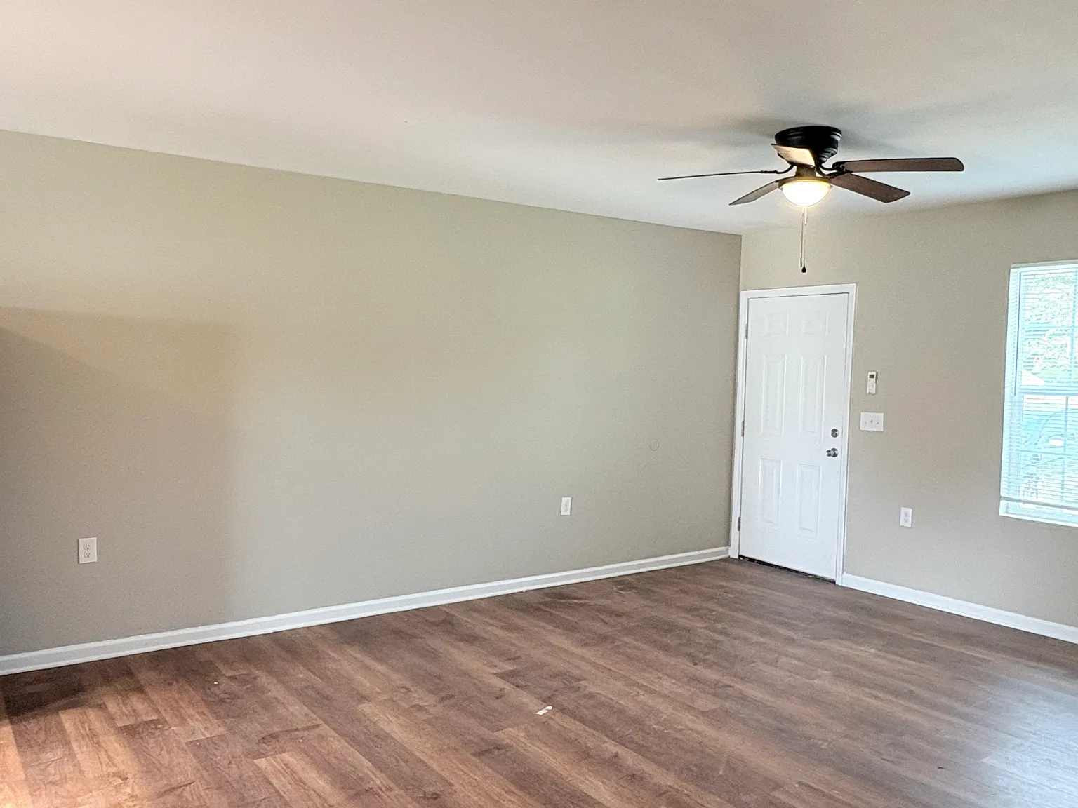 3 bed, $1,550 — Photo 3