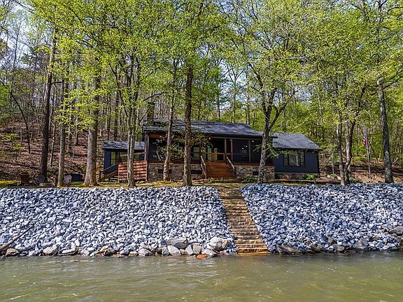 3rd image of 480 Riveredge Ln