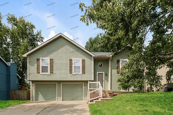 4 bed, 2.5 bath, 1392 sqft, $2,175 — Photo 3