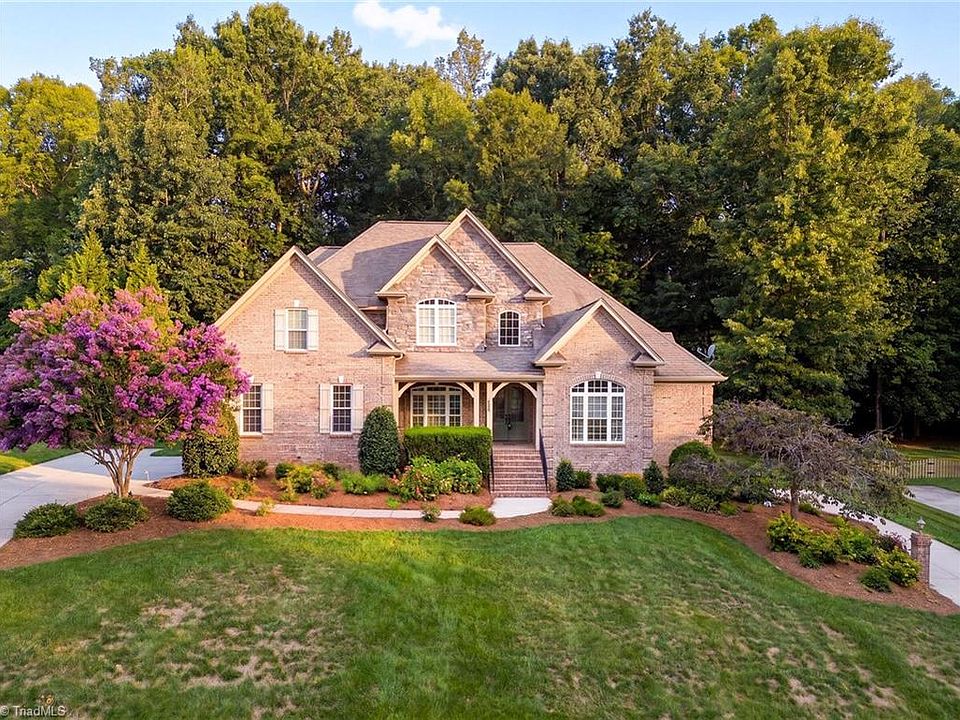1st image of 426 Chesham Dr