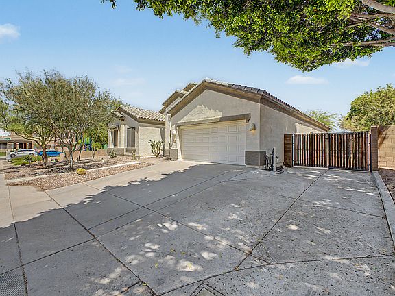 4th image of 8634 E Hillview St