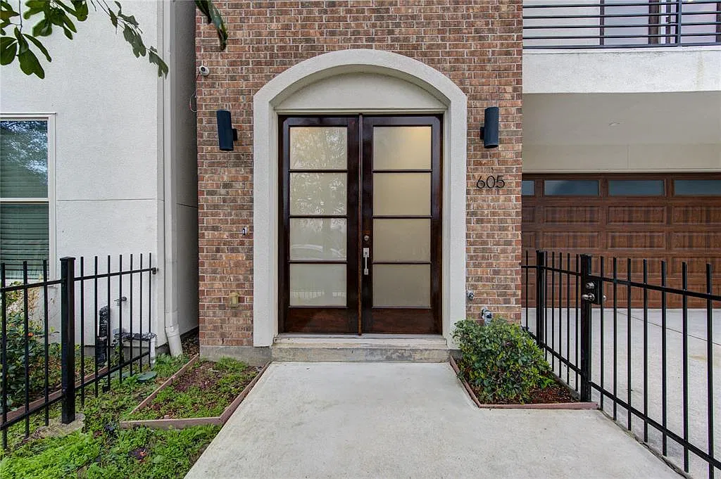 3 bed, 2341 sqft, $3,000 — Photo 2