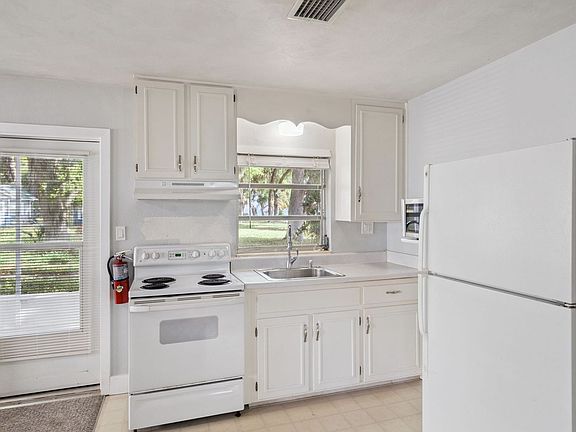 5th image of 5723 E Harbor Dr APT 3
