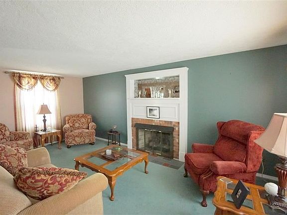 4th image of 1530 Benjamin Dr