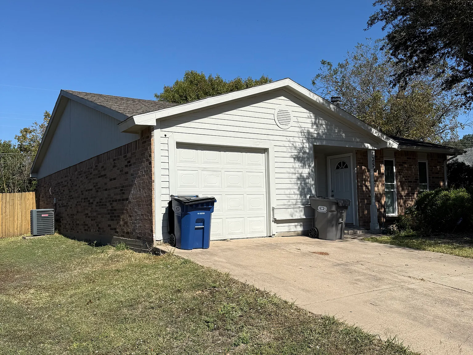 3 bed, 1140 sqft, $2,200 — Photo 2