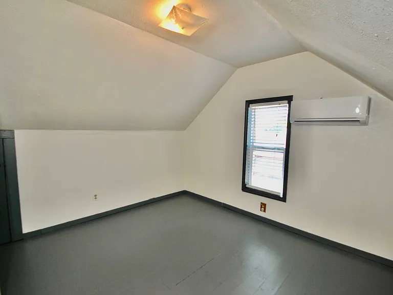 744 NW Claypool St — Photo 8