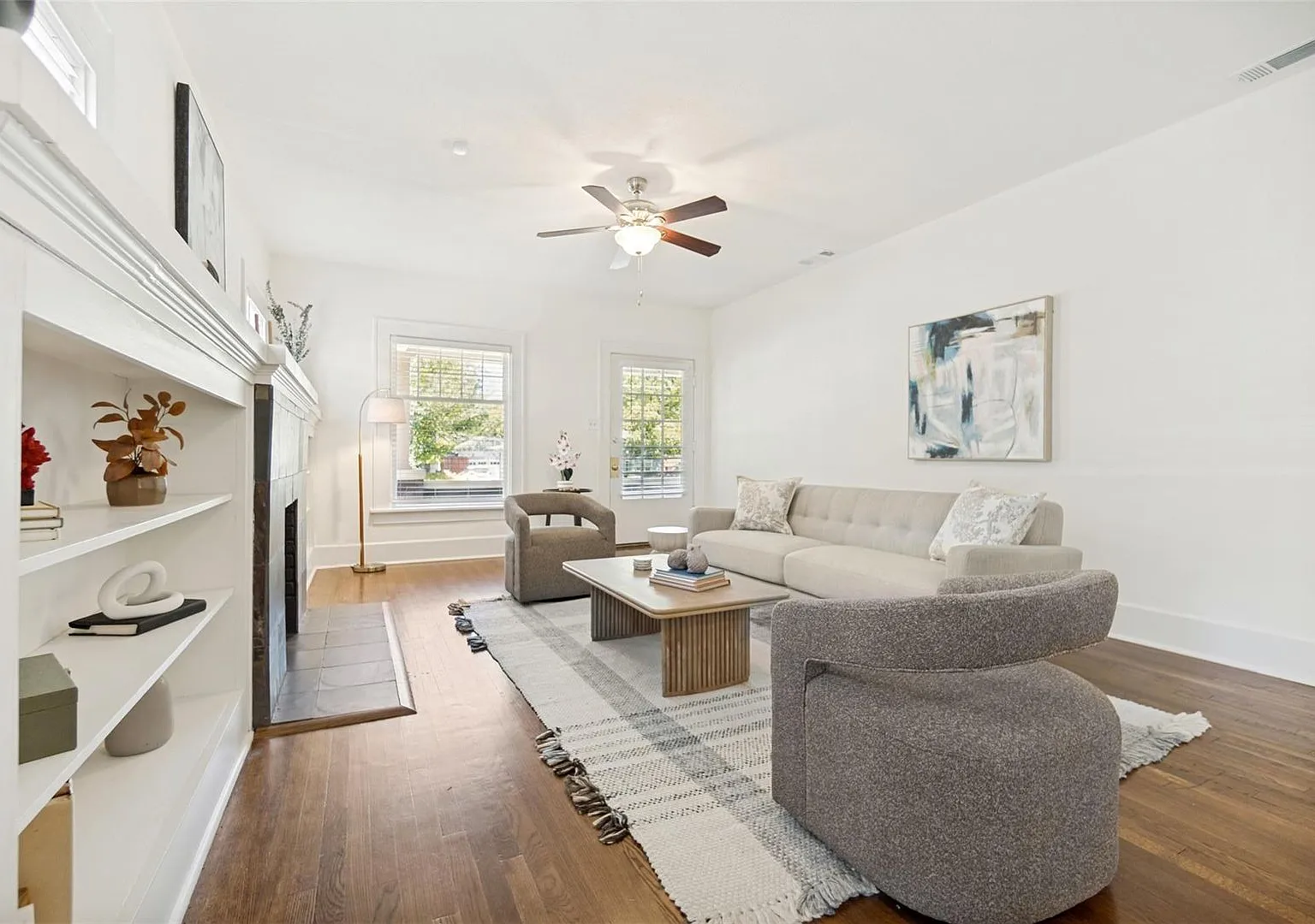 3 Bedroom, 2 Bath Home in Junius Heights! — Photo 3