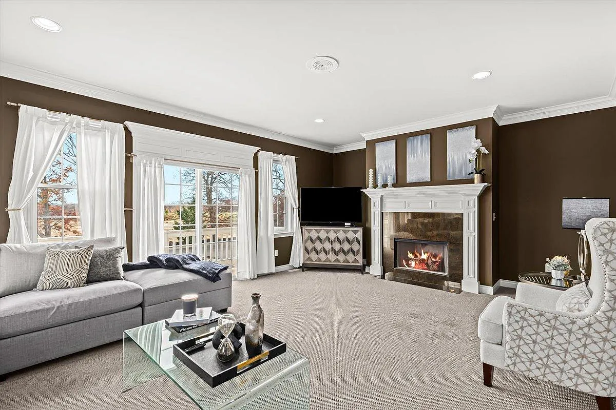 1615 Town Commons Dr — Photo 1