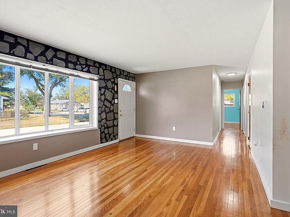5th image of 262 Huff Ave