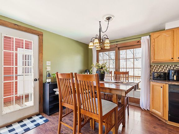 3rd image of 32 Rosewood Circle