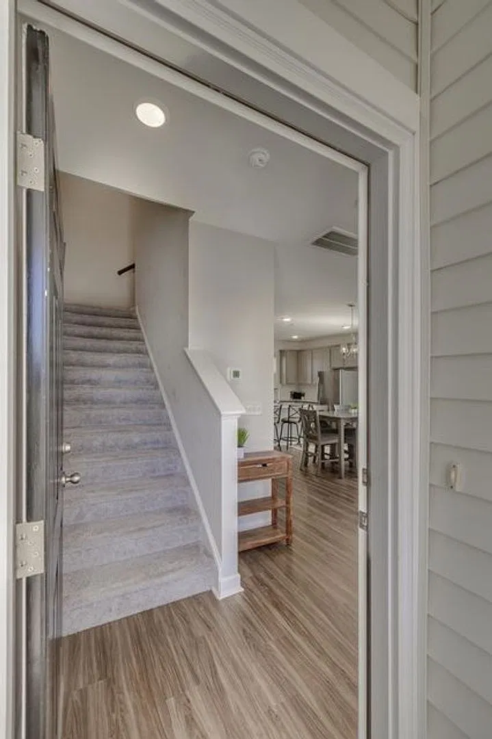 Vacant 10/23. Awesome 3 Br/2.5 Ba End Unit Townhome In Marshview Commons! — Photo 4