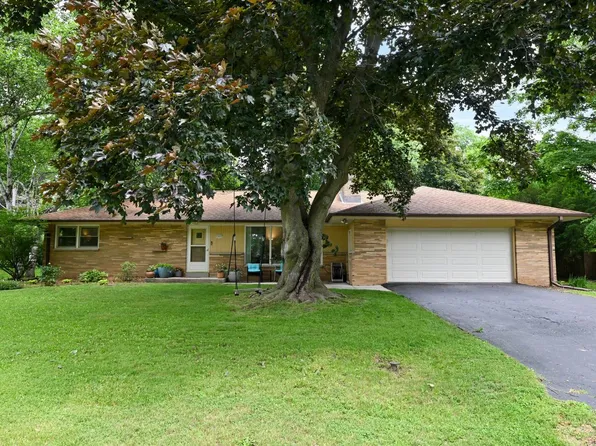 2400 W Apple Tree ROAD, Glendale, WI 53209