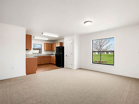 3rd image of 1724 Chatham Green Cir