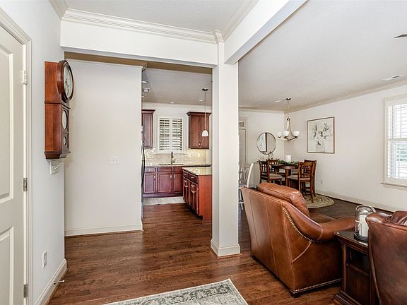 3rd image of 23 Bradstock Dr
