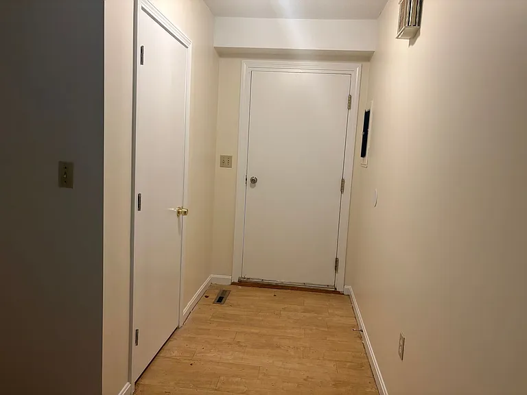 Townhouse Road Apartments — Photo 8