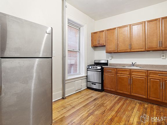 2nd image of 204 W 118th St APT 5A