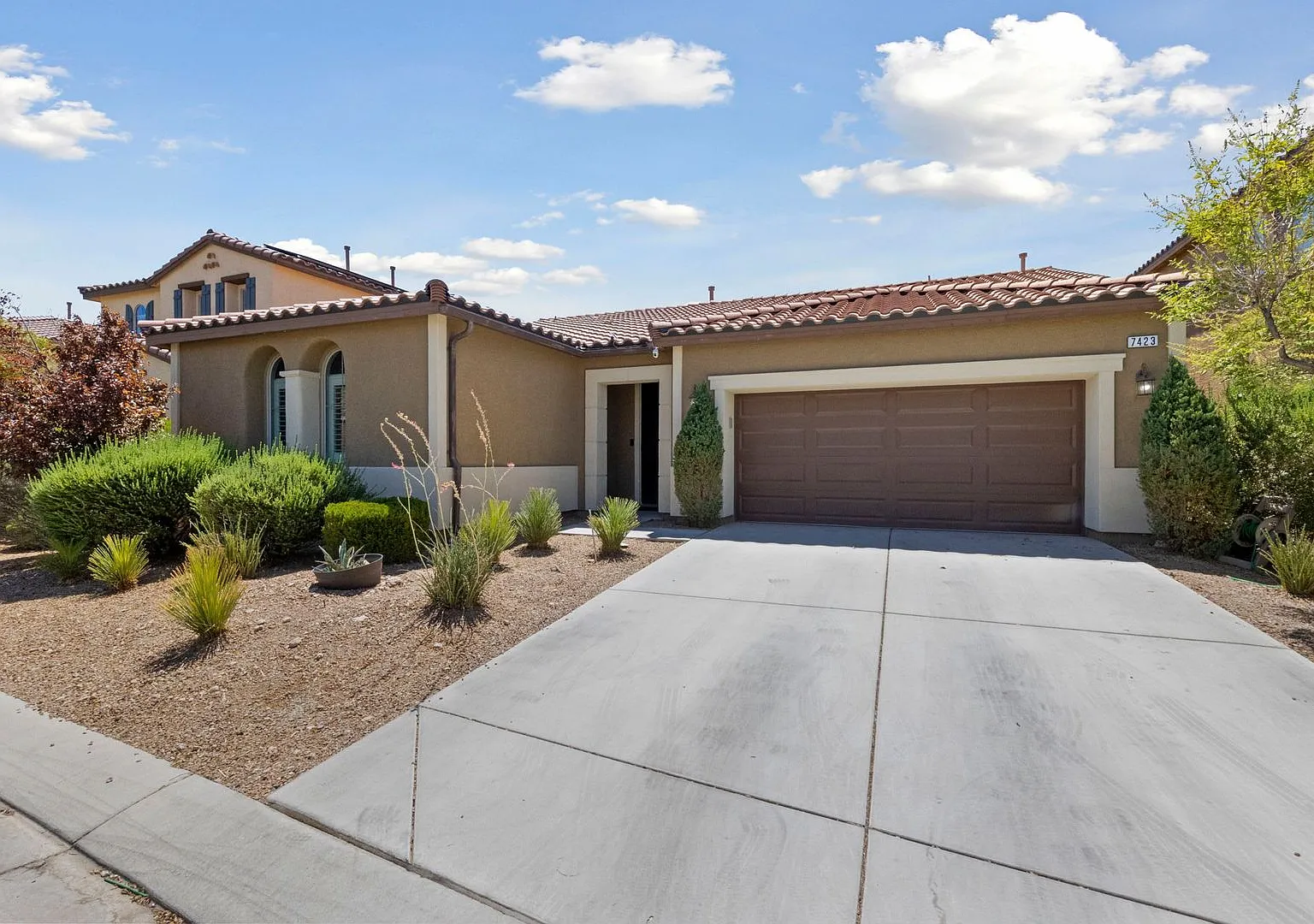 Stunning 1-Story Home in the Heart of Mountains Edge Community — Photo 1