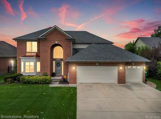 50629 Nesting Ridge Dr, Macomb, MI 48044