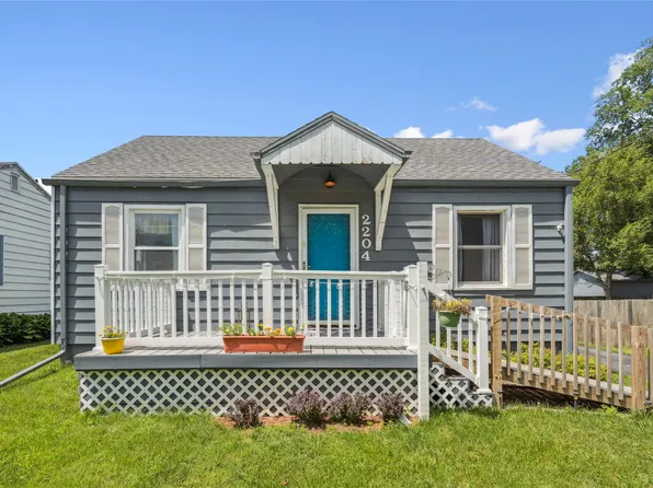 2204 E 40th St, Des Moines, IA 50317