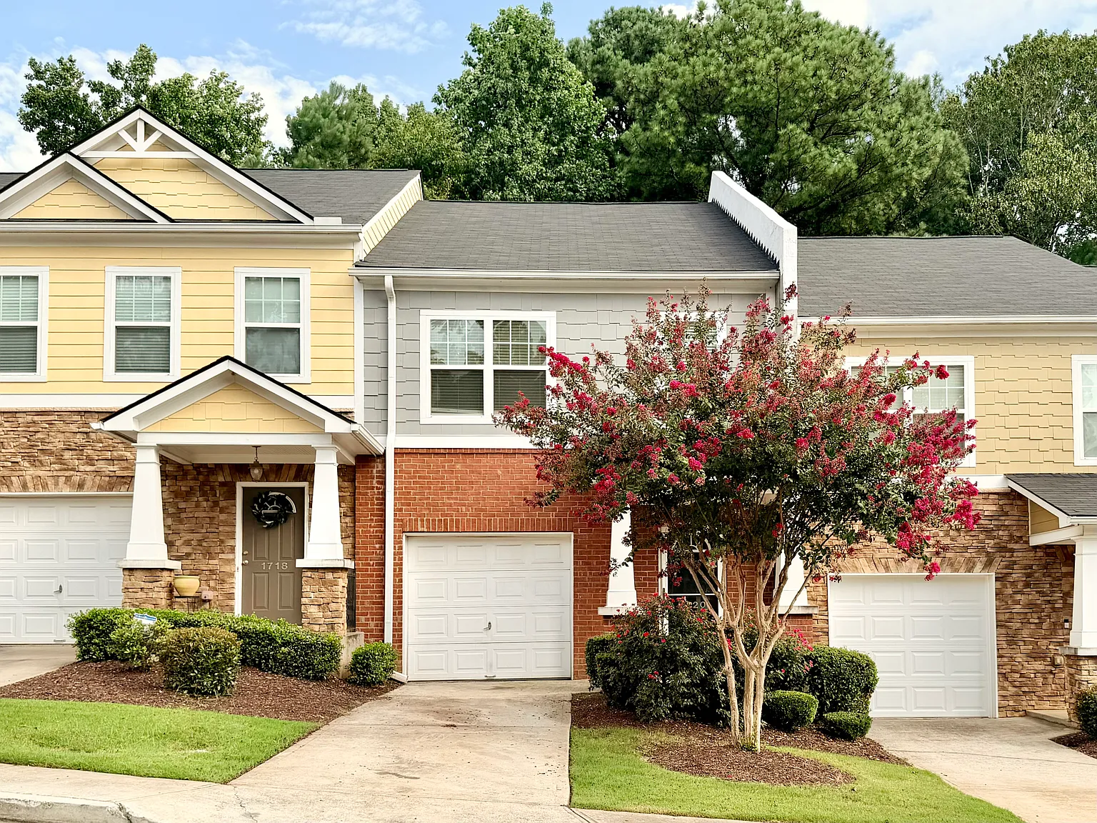 3 bed, 2.5 bath, 1520 sqft, $2,100 — Photo 1