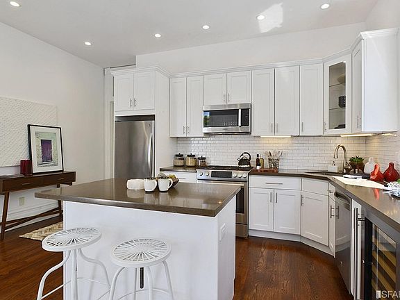 3rd image of 623 Broderick St APT B