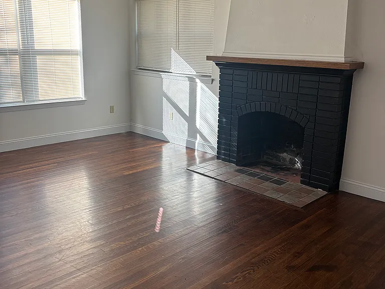 209 N Bishop St — Photo 4