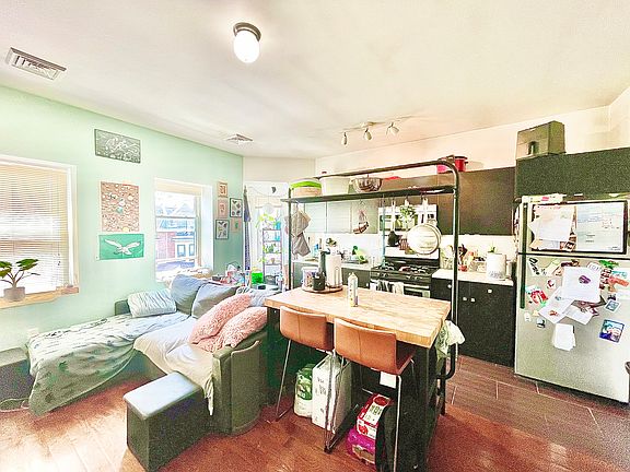 4th image of 937 S Saint Bernard St Floor 3