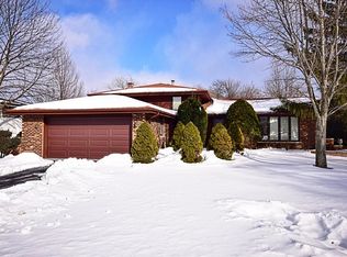 9S555 Allison Ct, Willowbrook, IL 60527