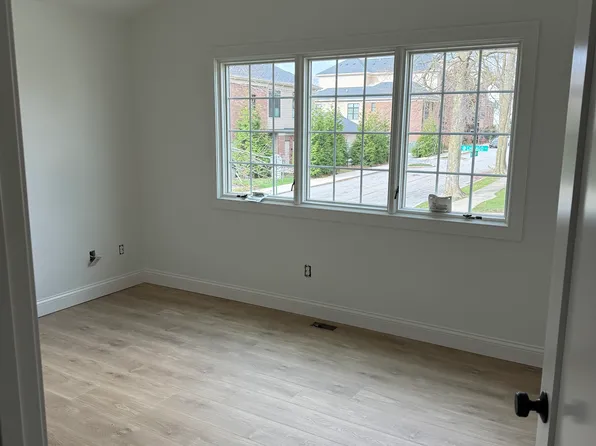 257 Chicago St, Valparaiso, IN 46383