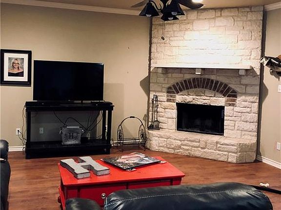 4th image of 403 Greystone Dr