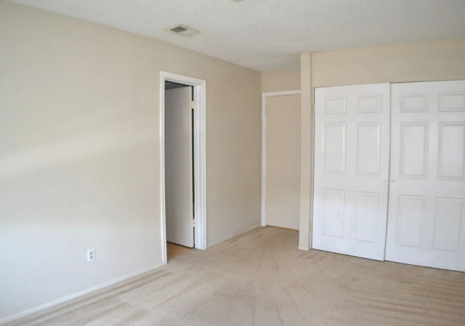 Townhouse for Lease in Dallas — Photo 4